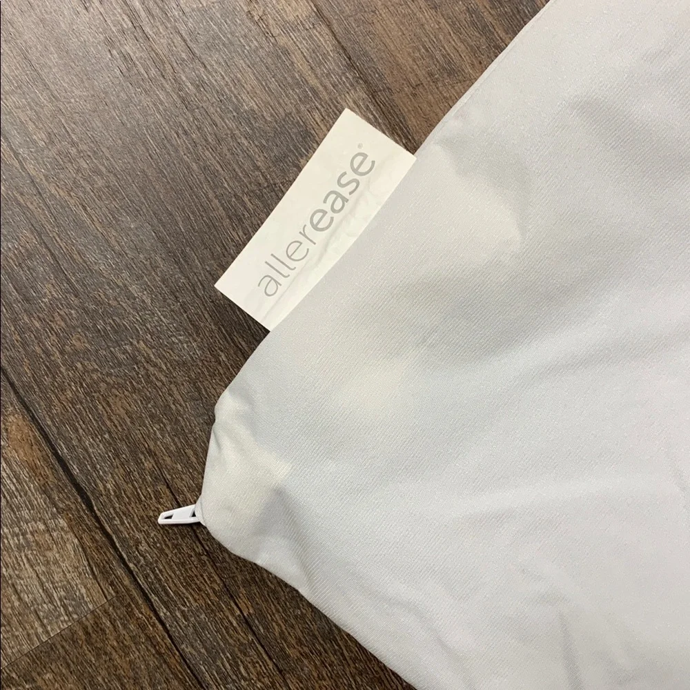 Allerease Hypoallergenic Pillow Protector Zipper Standard White Cover Case - Picture 2 of 3